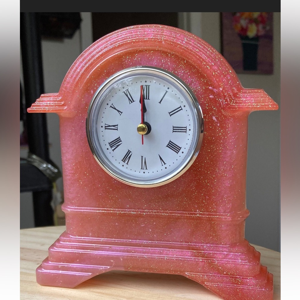 Iridescent pink glitter desk clock